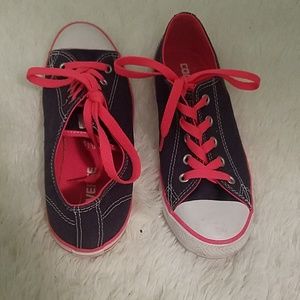 *MOVING*SALE*Converse all star shoes size 6